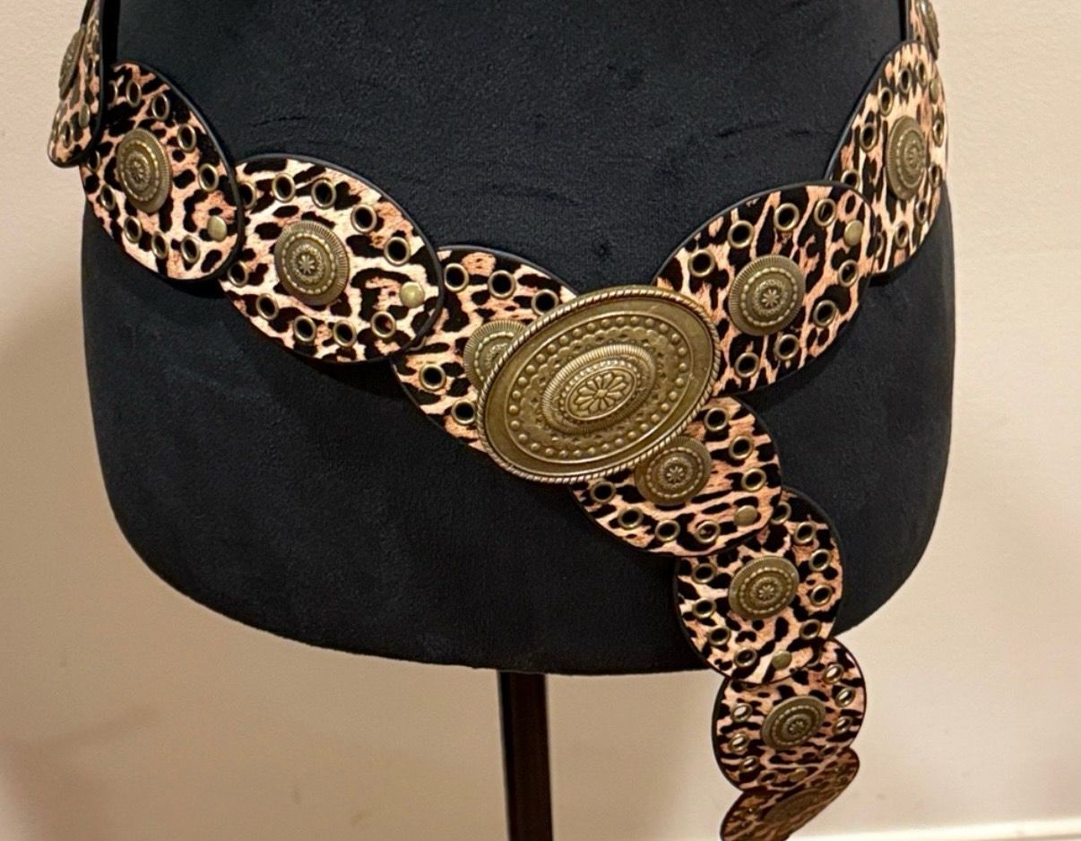 Adjustable Oval Disc Leopard Print Statement Belt