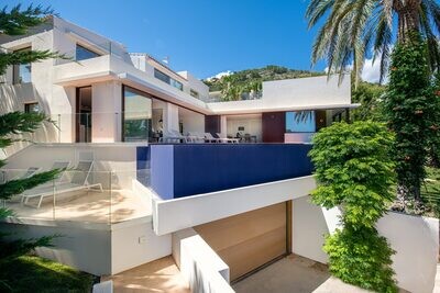 Fantastic desgined Villa with rental license in Cap Martinet.