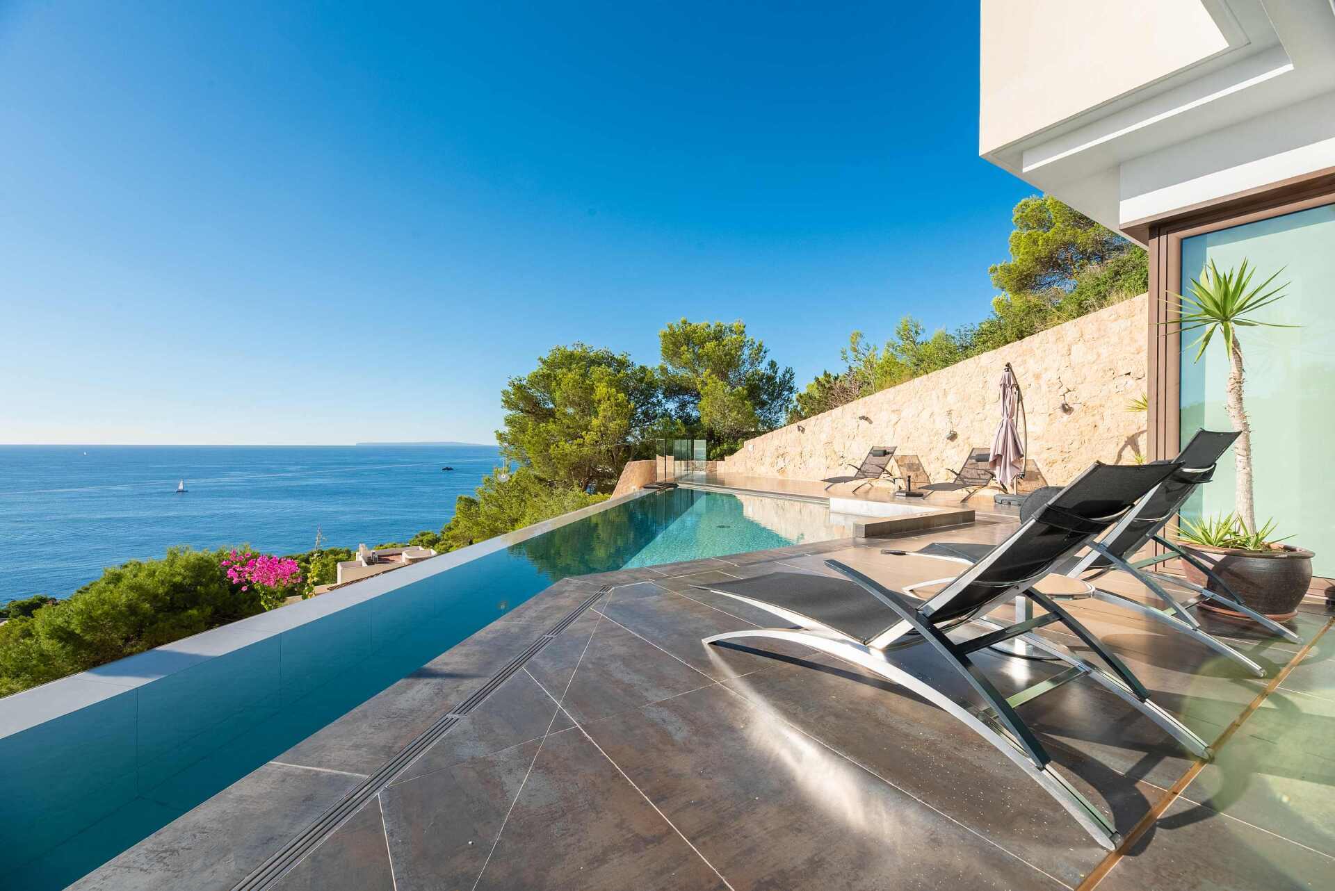 Huge modern Crystal Palace with incredible sea views in a dead end street and in a 24h secured urbanization