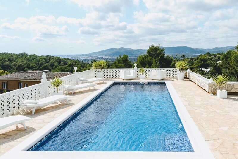 Large Villa nearby Old Town with Sea Views Large Villa nearby Old Town with Sea Views