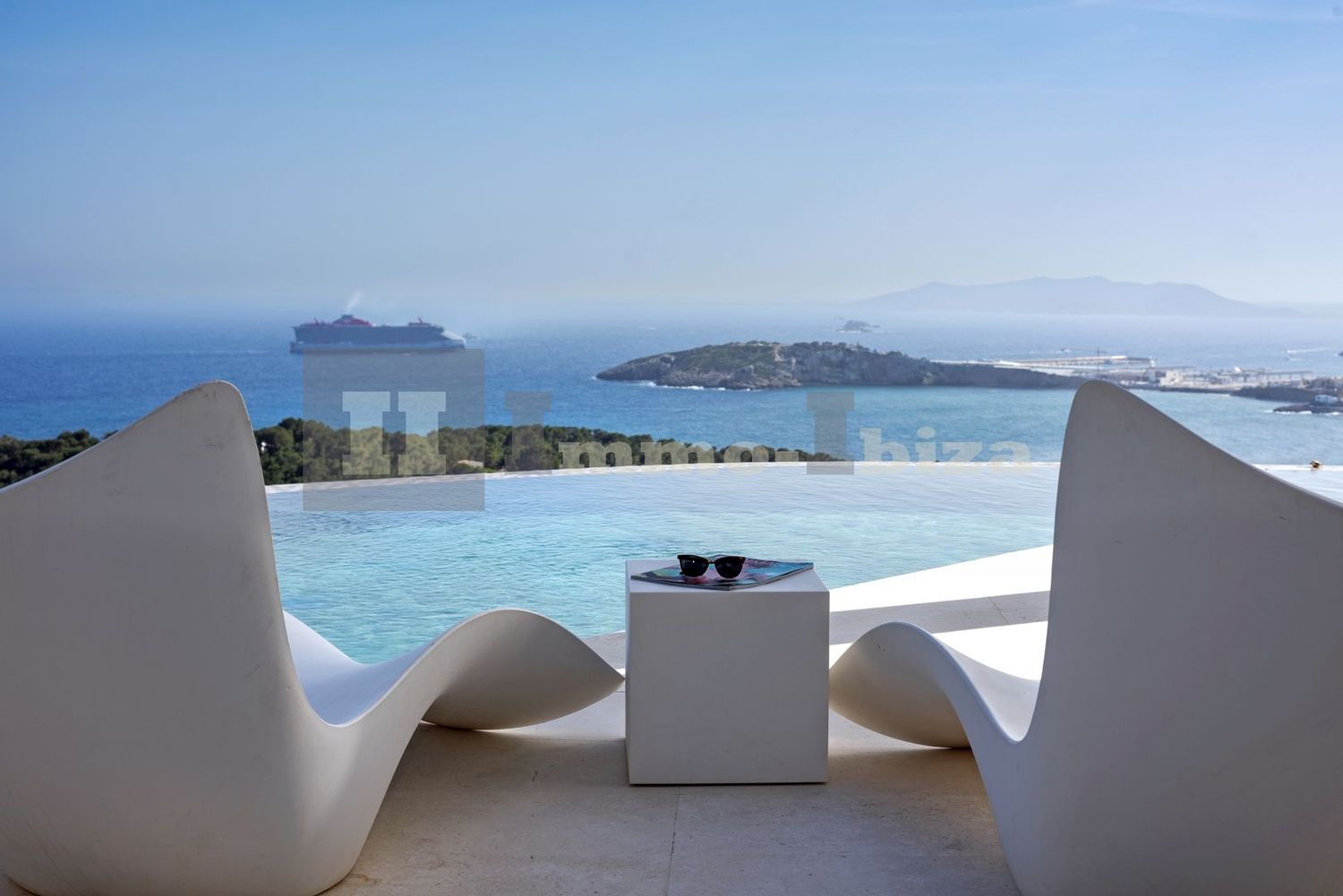 Exclusive Designer Villa, built on one of the Highest Point in this Area with Touristic License