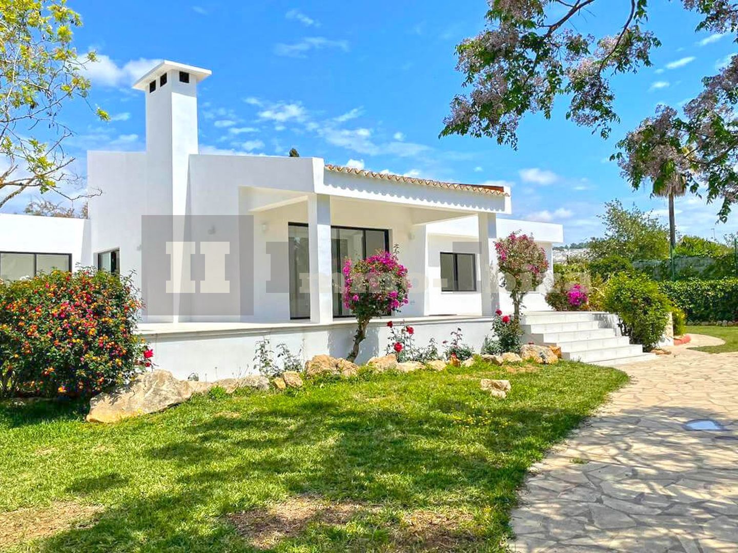 Luxury renovated Villa in Death-End-Street, 8 Min. to Talamanca Beach