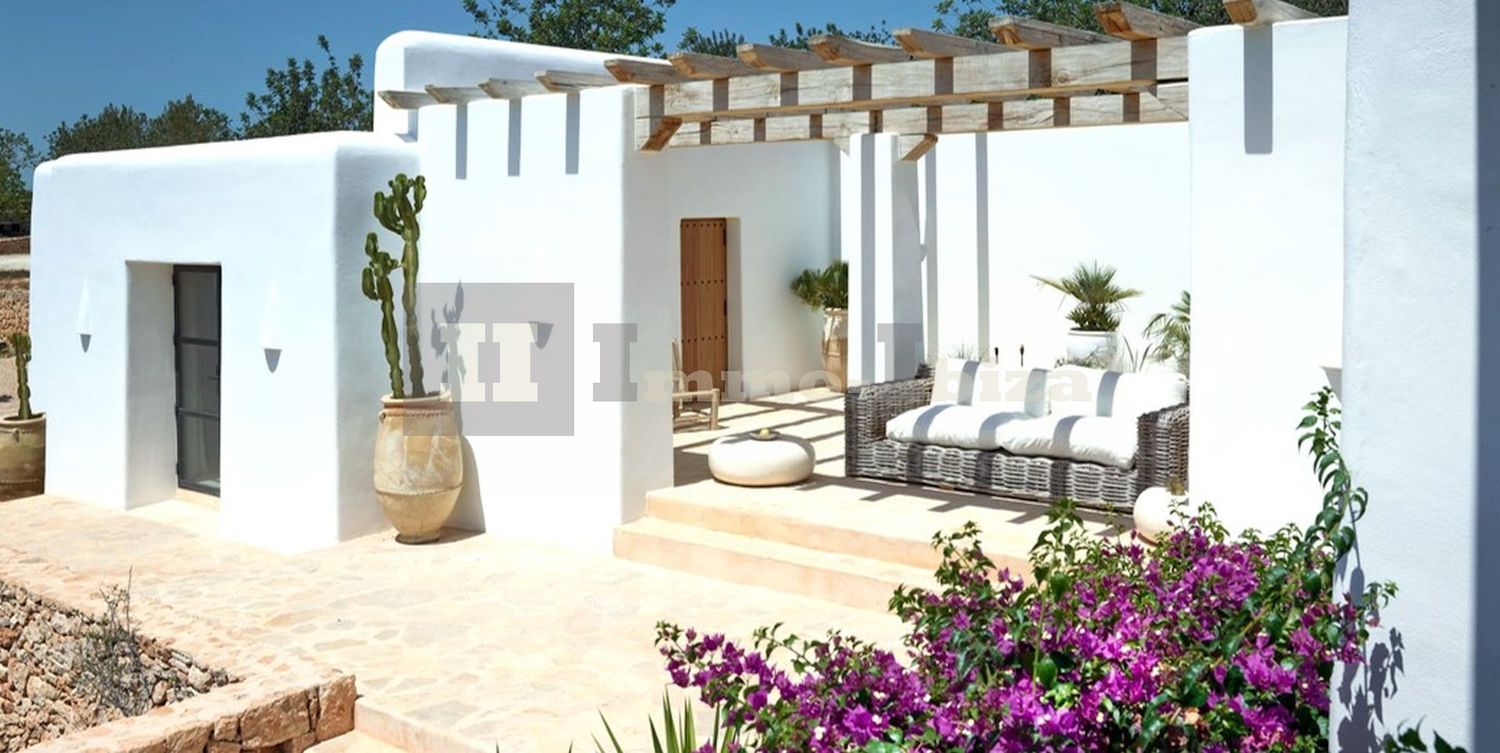 Very Charming Blakstad Finca embedded in a Nature Area