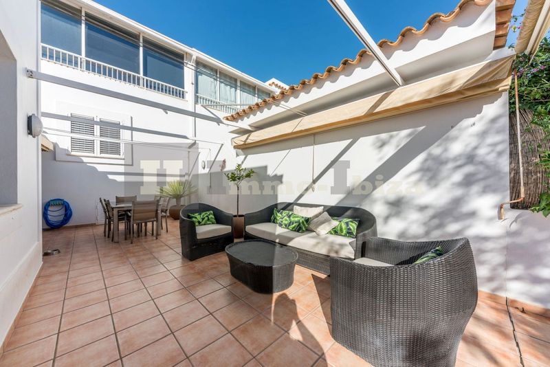 Very Well-Maintained Townhouse on 2 Floors in Sant Joseph
