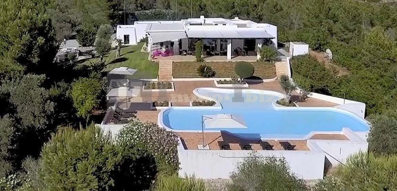 10-Bedroom-Villa on a Gigant Plot with Touristic-License