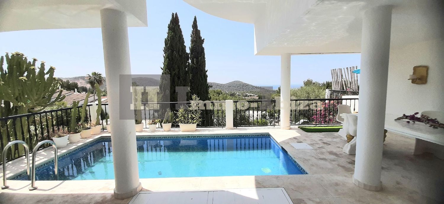 All-In-One-Apartment with Sea Views, Heated Pool AND 2 Underground Parking Spaces in a Prestige Urbanization