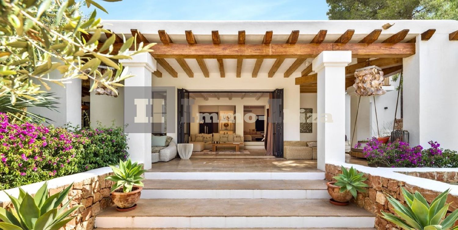 Authentic core renovated Villa in Blakstad-Style with old Touristic-License