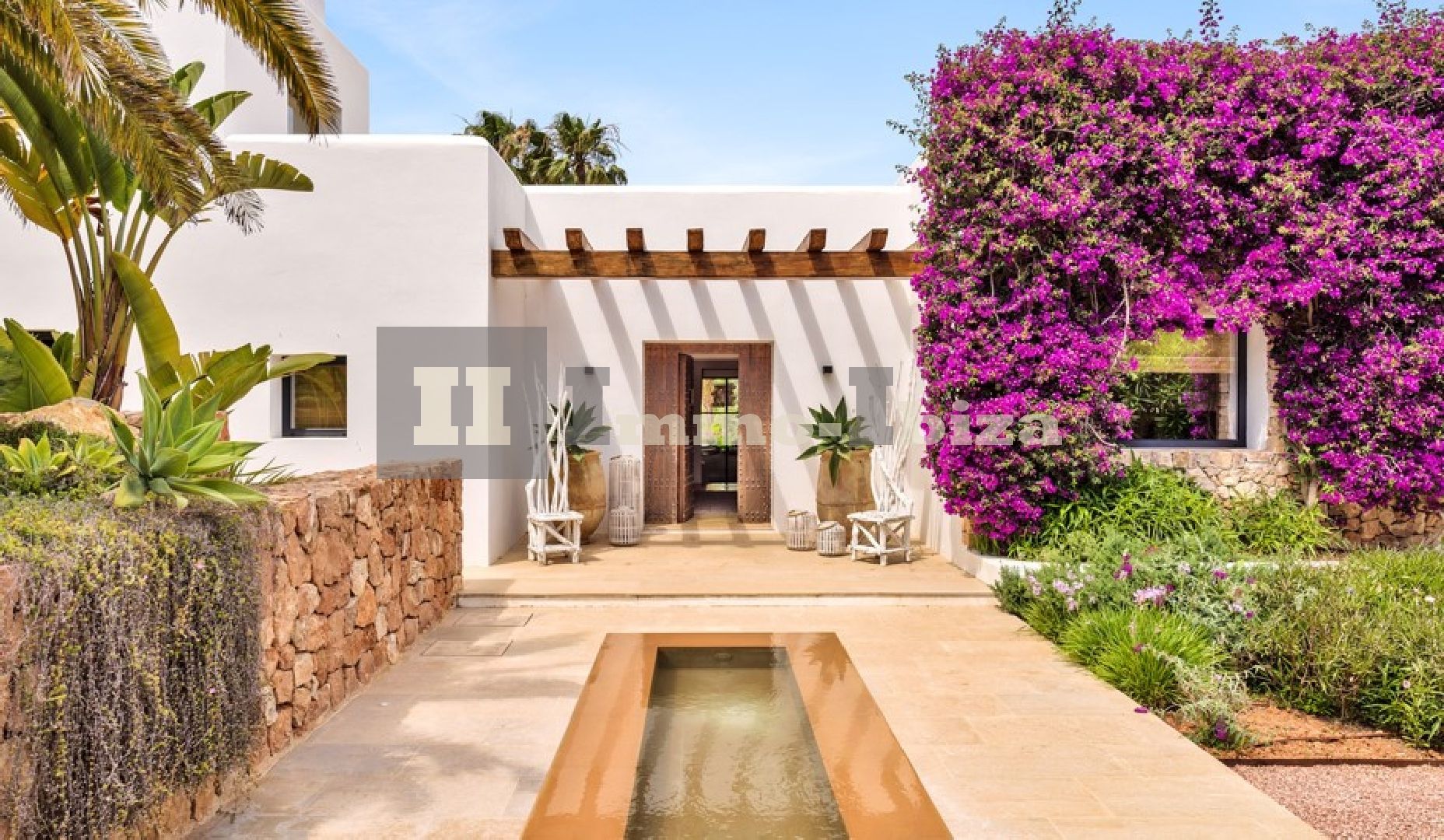 Authentic core renovated Villa in Blakstad-Style with old Touristic-License