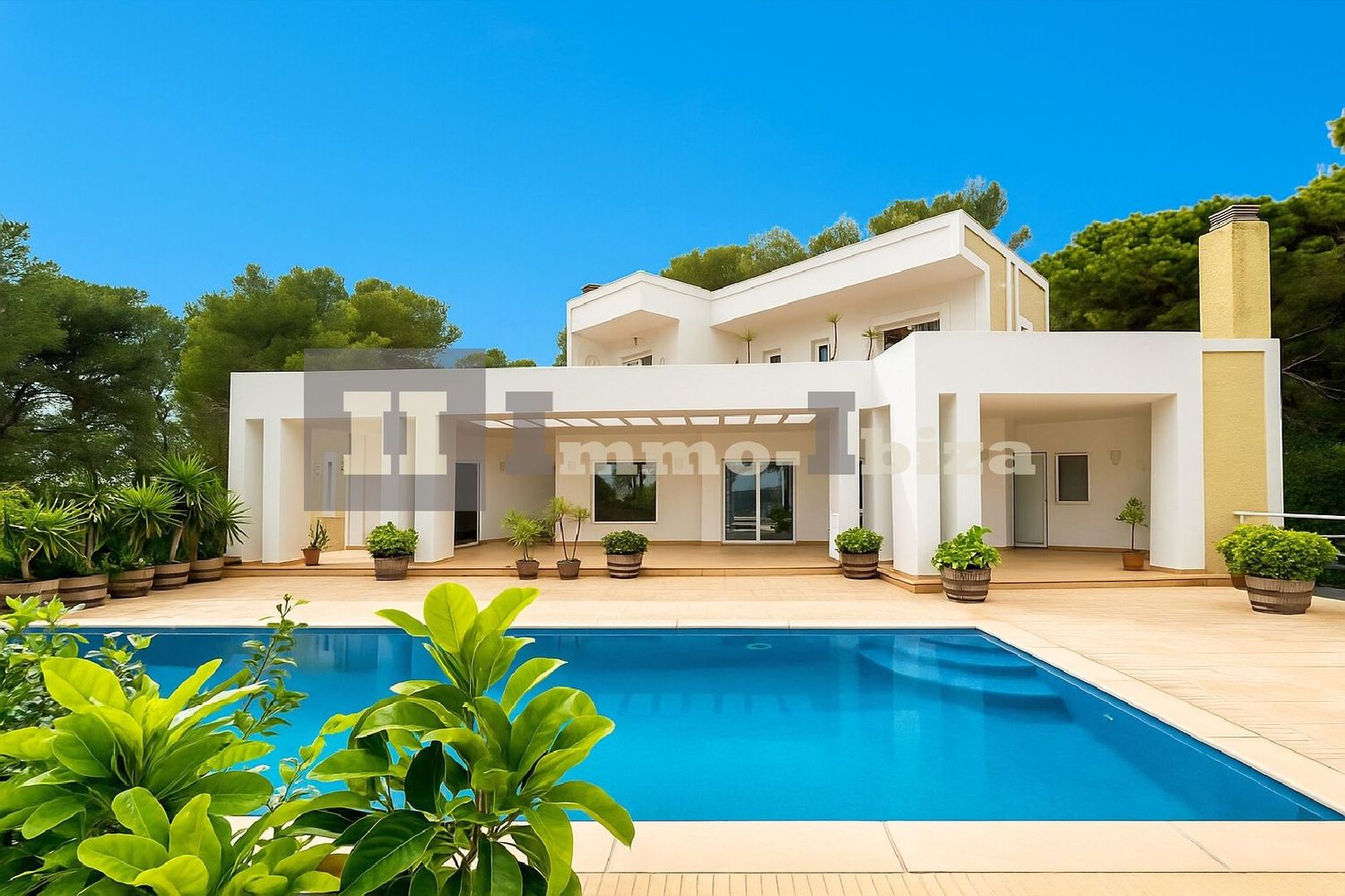 A modern villa on a large plot, closed to Santa Gertrudis