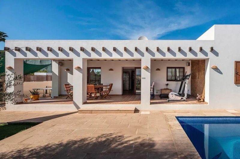 Elegant Family Villa with Pool Close to Playa den Bossa Elegant Family Villa with Pool Close to Playa den Bossa