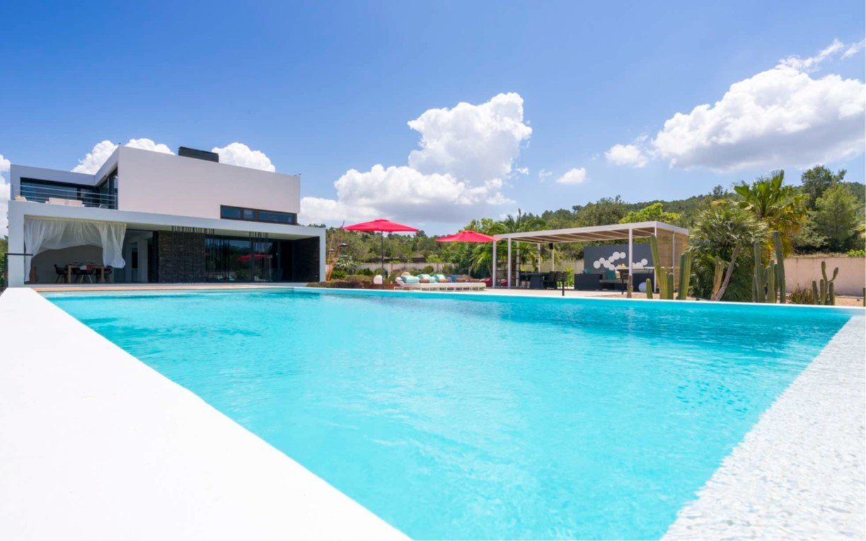 Villa in authentic and peaceful Ibizan landscape.