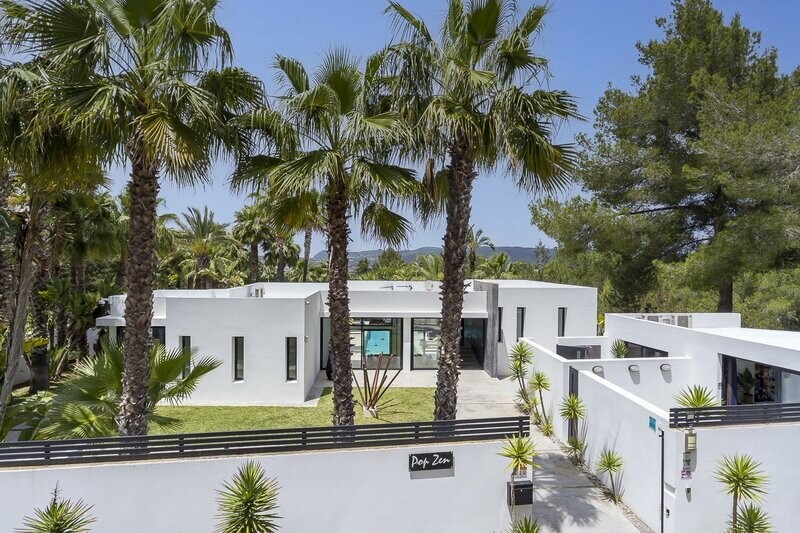 Ultra Modern architecture villa by Jaime Serra with 16 meter pool. Ultra Modern architecture villa by Jaime Serra with 16 meter pool.