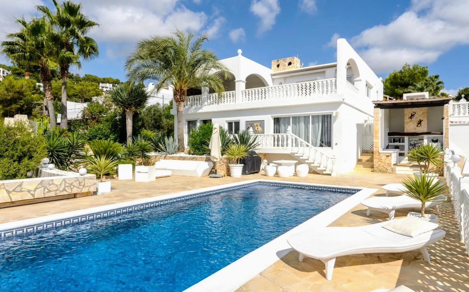Large Villa nearby Old Town with Sea Views