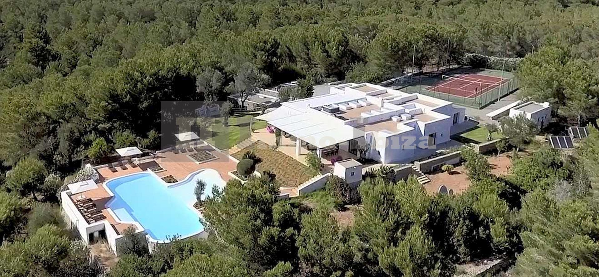 10-Bedroom-Villa on a Gigant Plot with Touristic-License