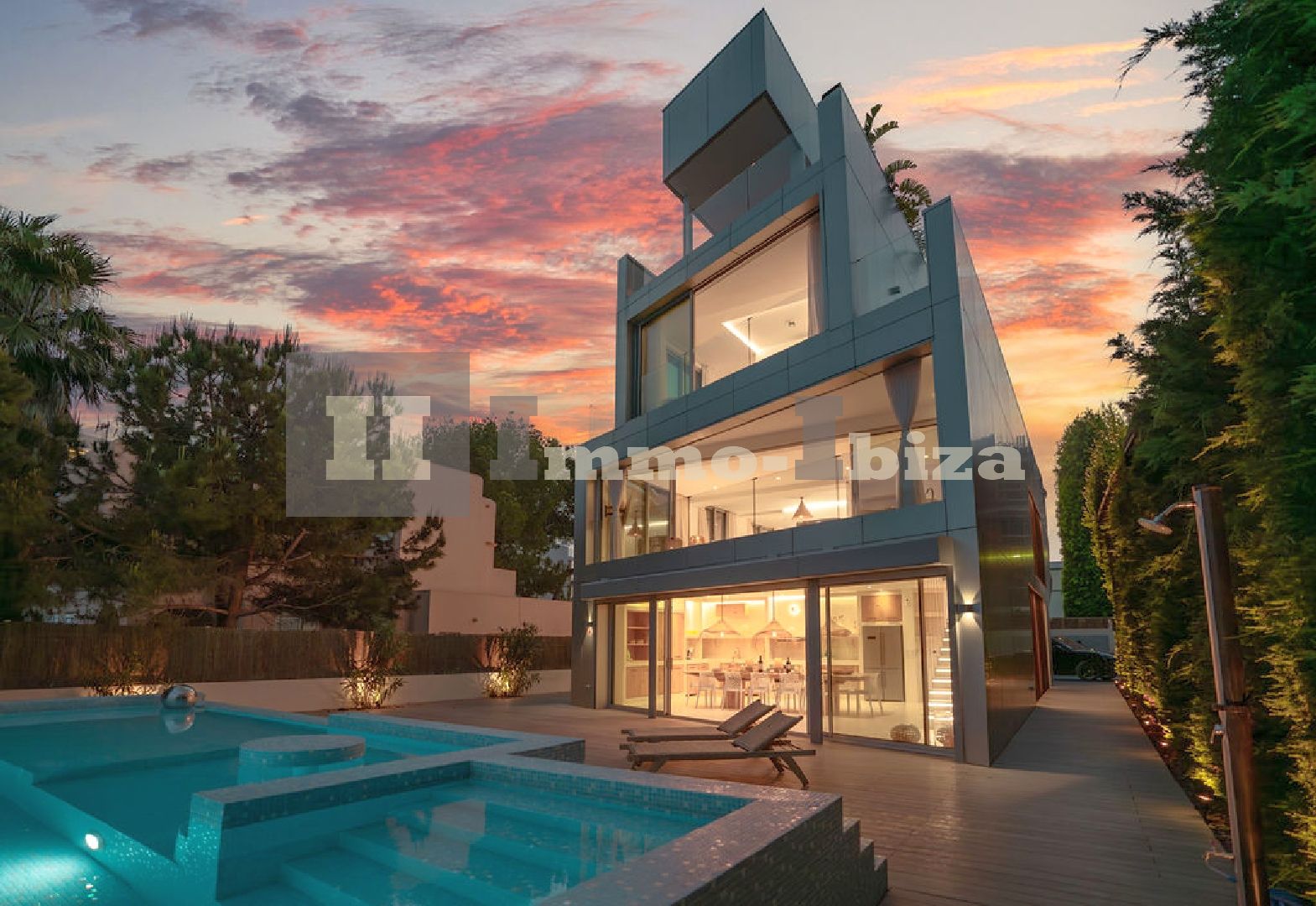 1st Sea Line Villa with Private Beach at Playa den Bossa