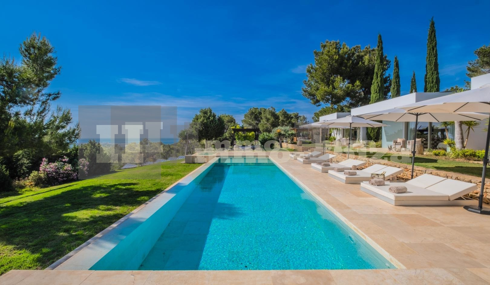 Opulent, Charming Sunset-Villa with Tourist License