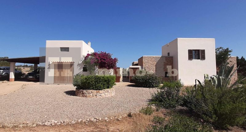 Large, Legal Finca in a Very Silent Location A Majestic Welcome