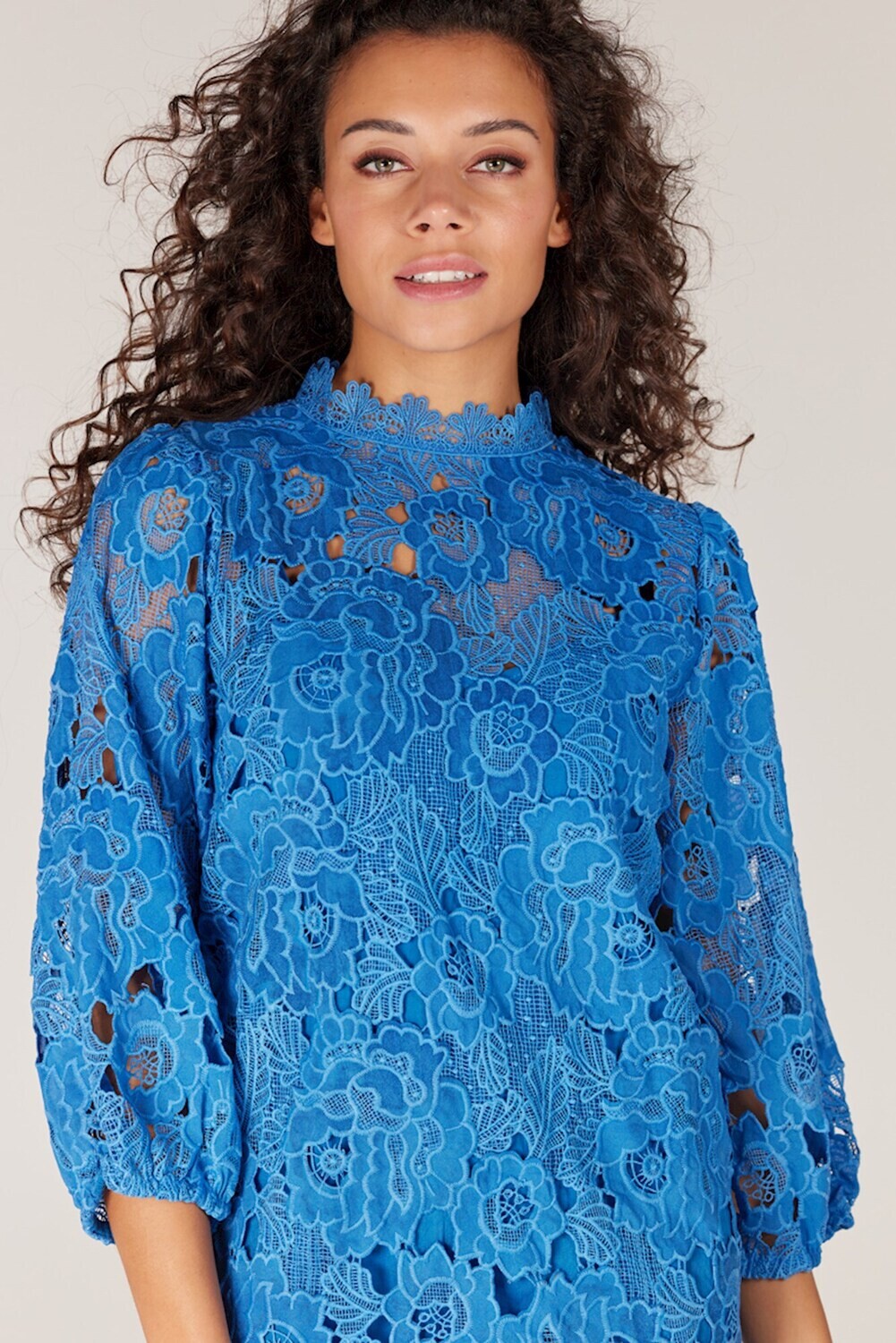 Juffrouw Jansen boxy dress with puff sleeves bright blue DALIAN S23