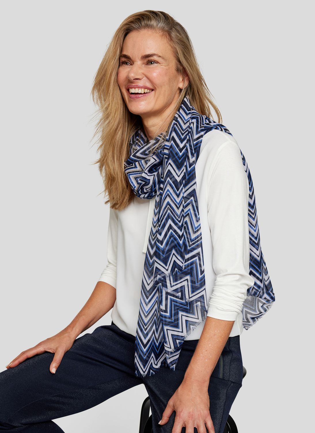 Thomas Rabe Shawl Marine 53-132940