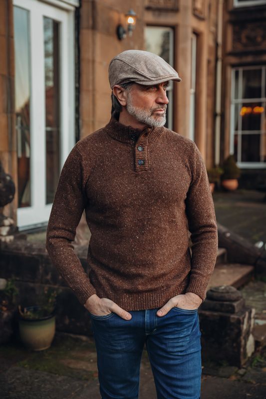 A fish named Fred Flatcap structure Sand 32281