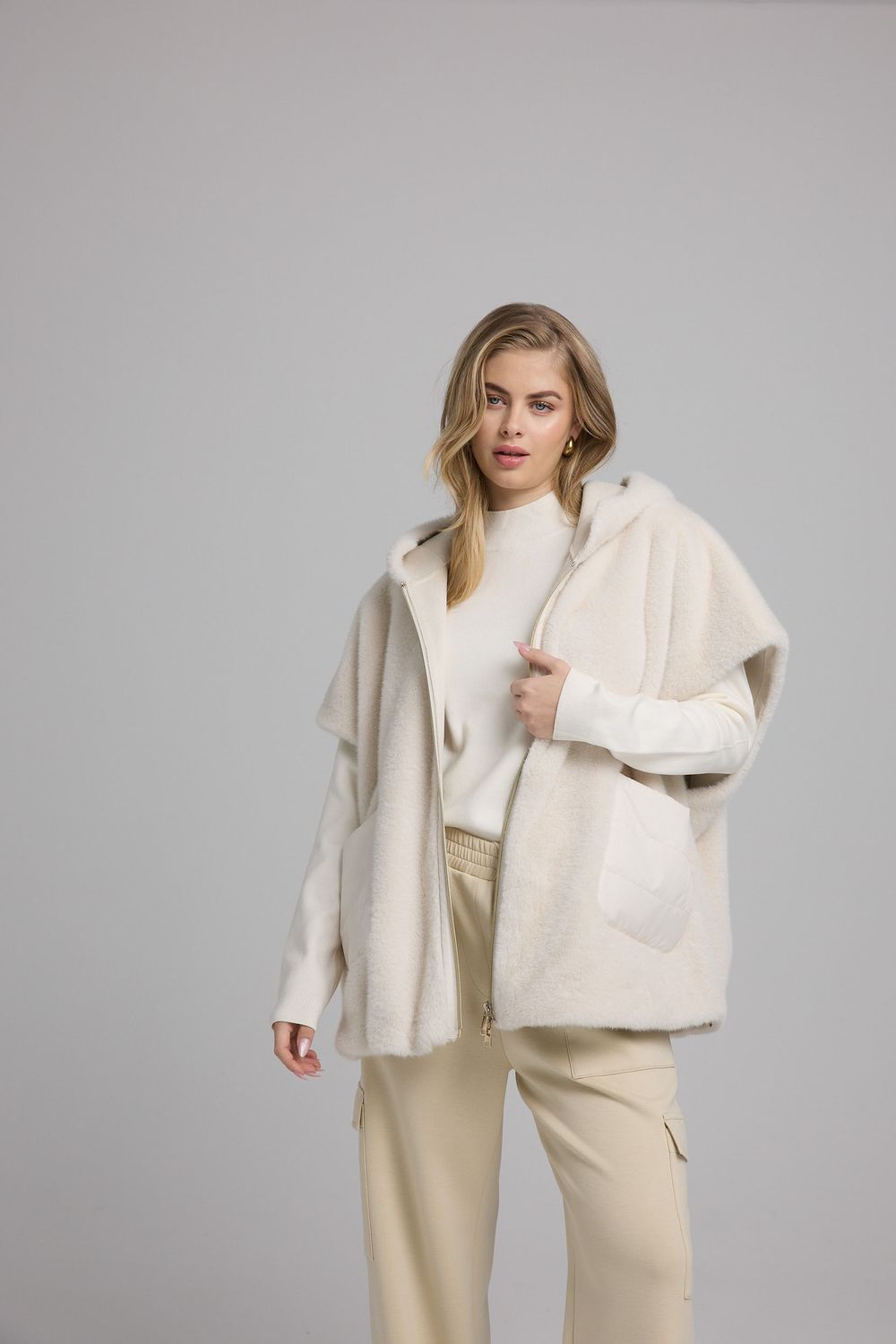 Manisa Fakefurcapeweste champagner 442333/618