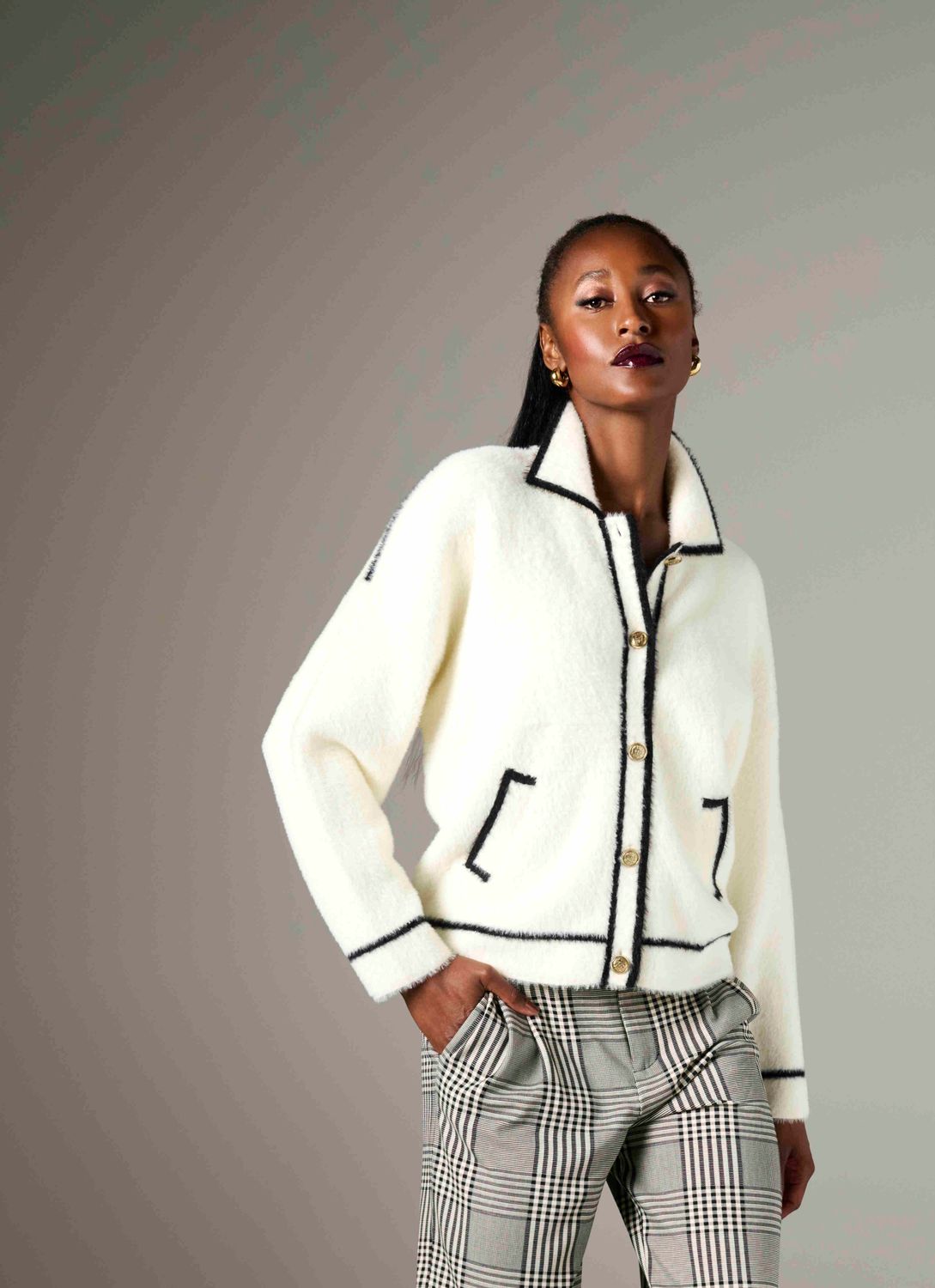 K-Design Cardigan met knopen Ecru B846