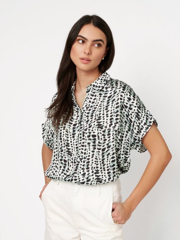 DESOTO Dames Blouse Green Abstract Animal groen dierenprint 100% viscose 73172-2-658 Summer