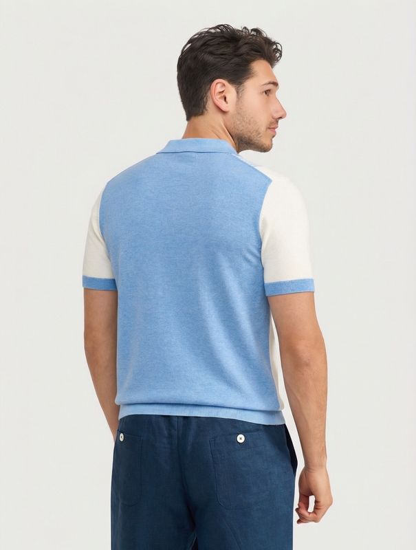 Detail van de ritssluiting en gestreepte kraag Blue Industry Blue polo