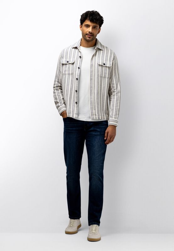 Detail van de katoen-linnen stof en het streeppatroon State of Art overshirt