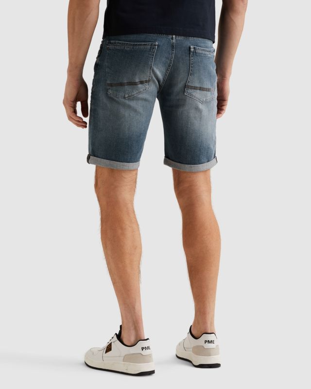 Detail van de wing-shaped achterzakken PME Legend Commander short blauw
