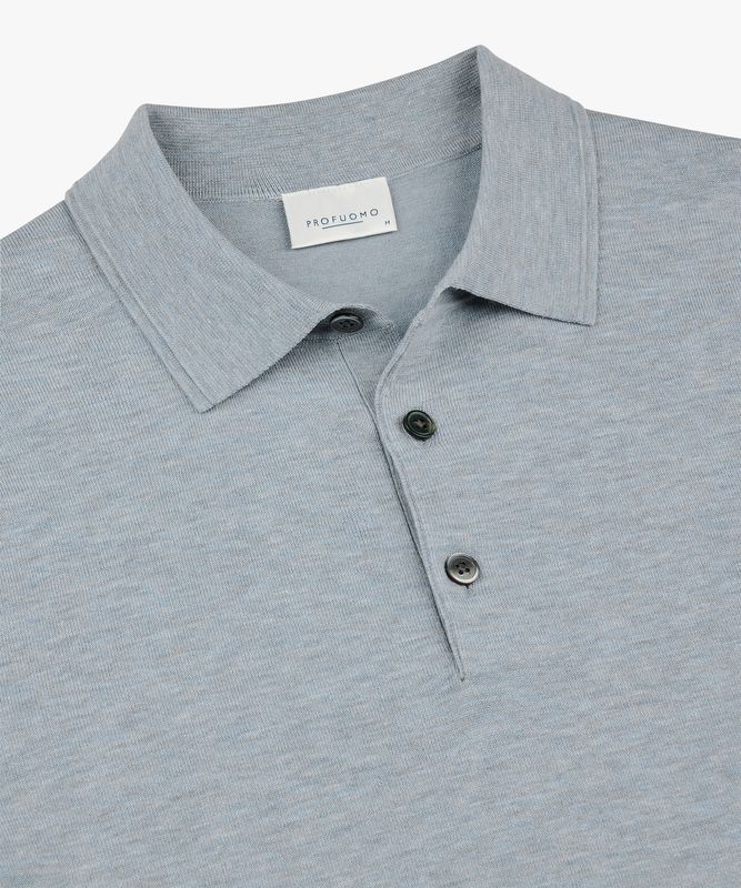 Detail van de kraag en de glanzende piqué-structuur Profuomo blauw