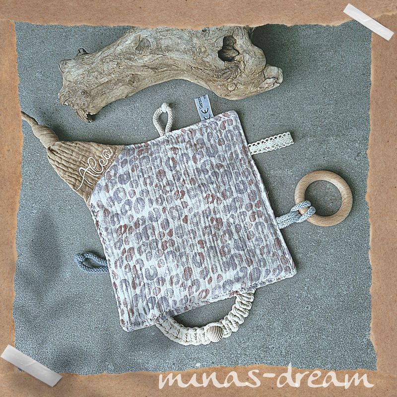 Sensoknistertuch,  Fühltuch, Knistertuch mit Namen, Leo