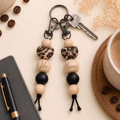 Personalisierter Schlüsselanhänger, Rucksackanhänger in Leo für Mama, Frauen, Unisex BESTSELLER Personalisierter Schlüsselanhänger, Rucksackanhänger in Leo für Mama, Frauen, Unisex BESTSELLER