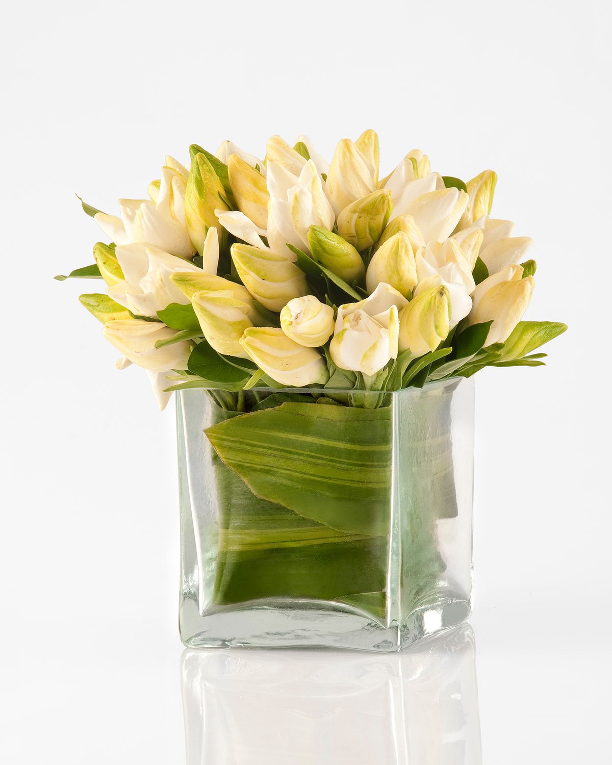Arreglo floral Sueños de Jazmín con jazmines frescos y perfumados – flores aromáticas para regalar con delicadeza