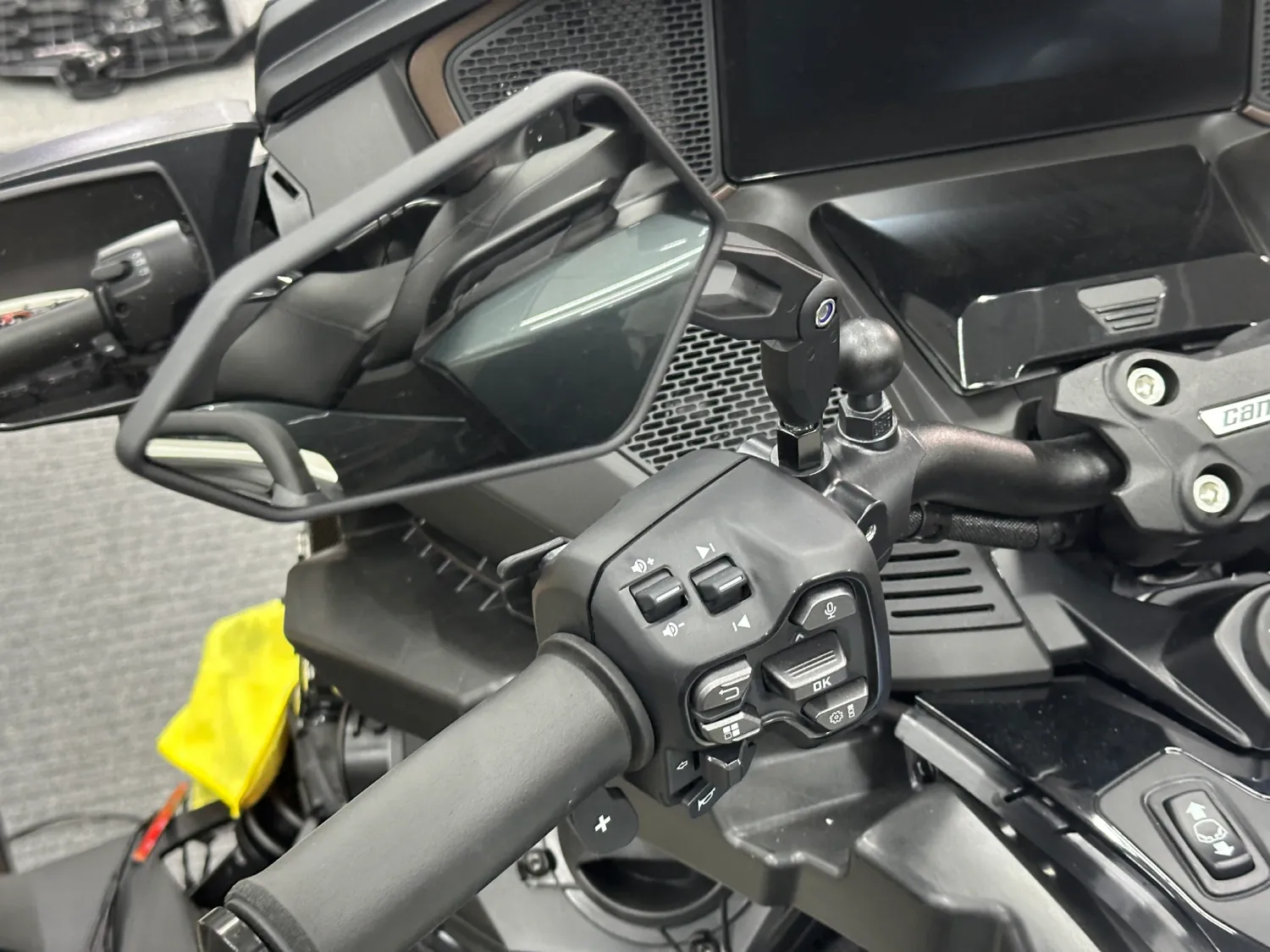 Handlebar Top Cuffs for use with RAM Mount on Spyder F3 &amp; RT Models (2024+)