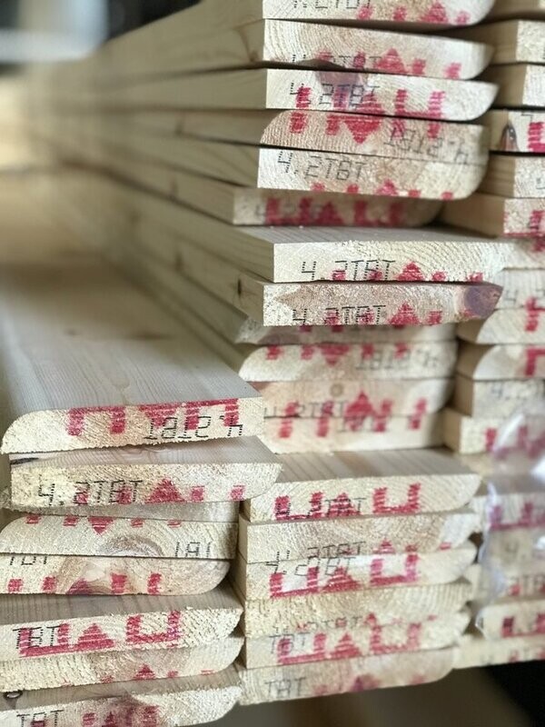 19 x 100 Pencil Round Softwood Skirting Redwood (14.5 fin x 94 fin) 4.5 Metre