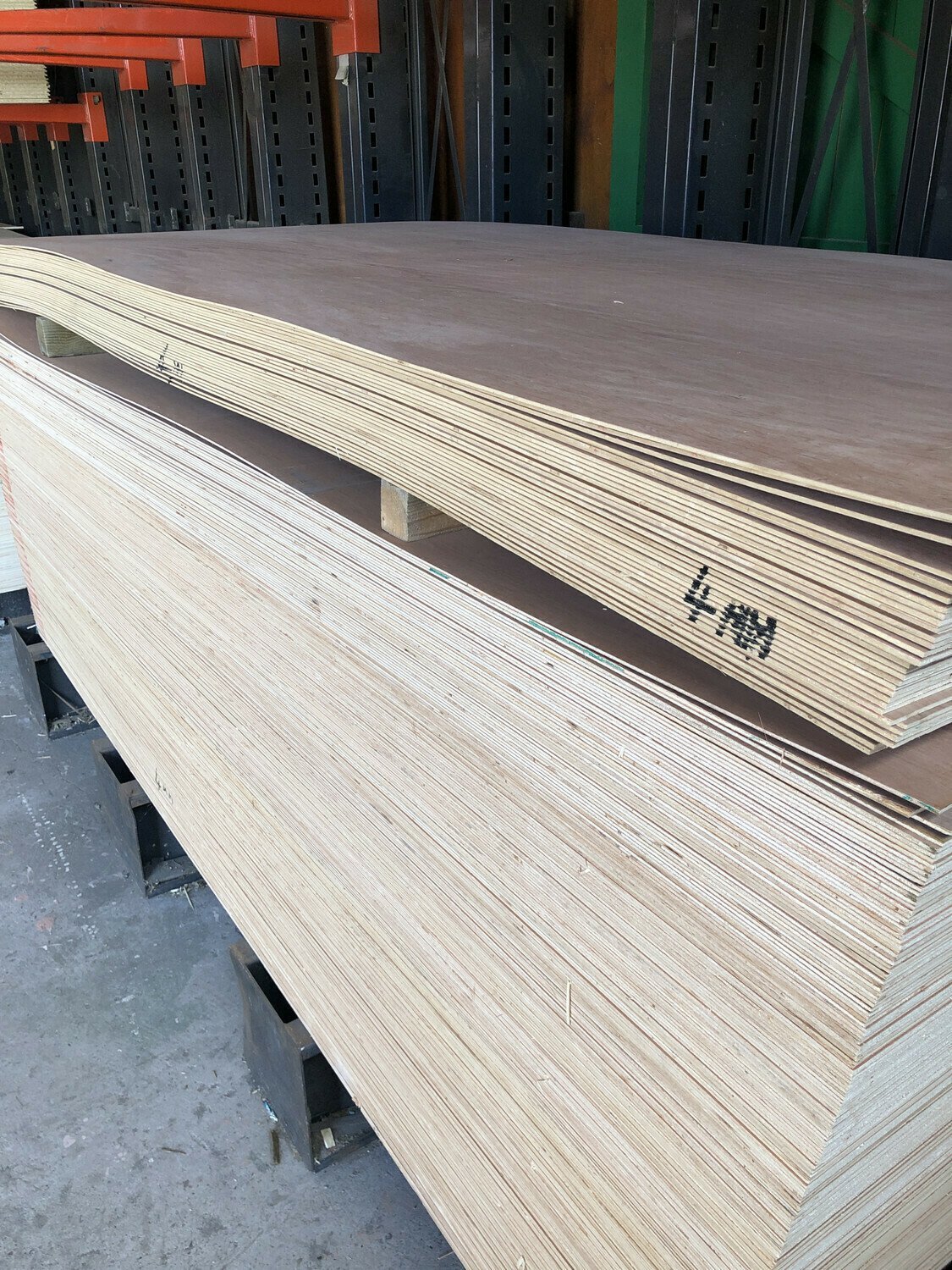 WBP BEST PLYWOOD: 2440mm x 1220mm Far Eastern Ext. Hardwood Faced Plywood B/BB, EN636-2, E1