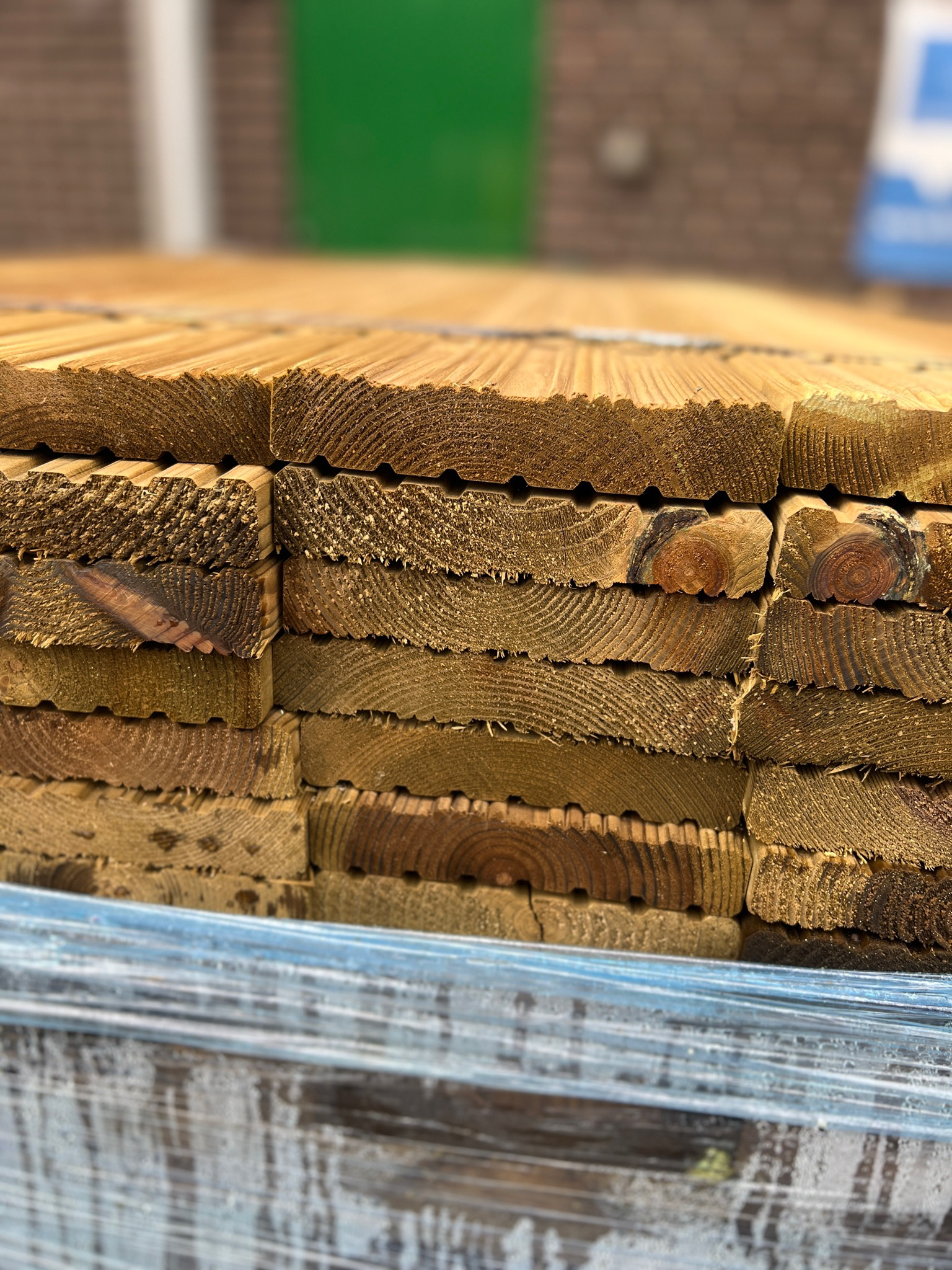 *CLEARANCE PRODUCT - REDUCED TO CLEAR ? * Decking Premium Dual Sided Profiled Ex 150 x 32 (Finish Size 145mm X 28mm) 1.2 Metres ( COLLECTION ONLY )