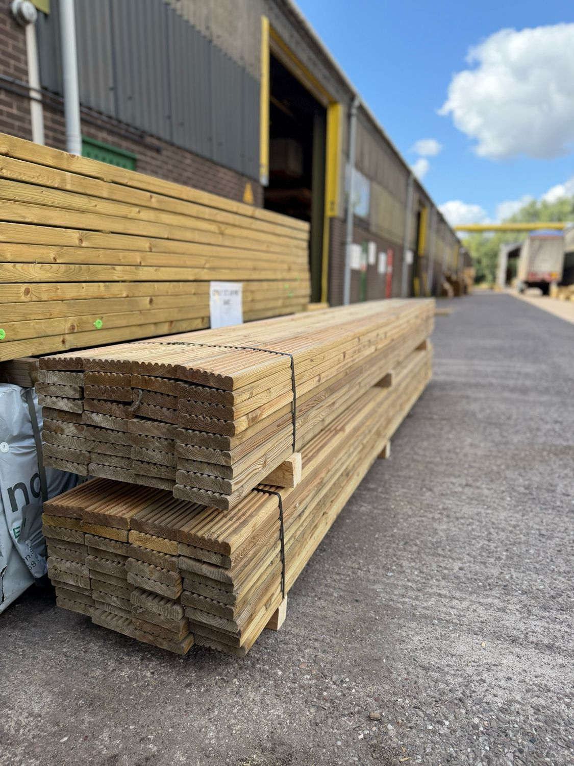 ( CLEARANCE! COLLECTION ONLY - WILL NOT BE DELIVERED)32 x 125 x 3.3 Metre Softwood Decking Boards (Finish Size: 120mm x 28mm)? Limited Stock! ? POP DOWN TO OUR STORE, PICK AND TAKE AWAY!