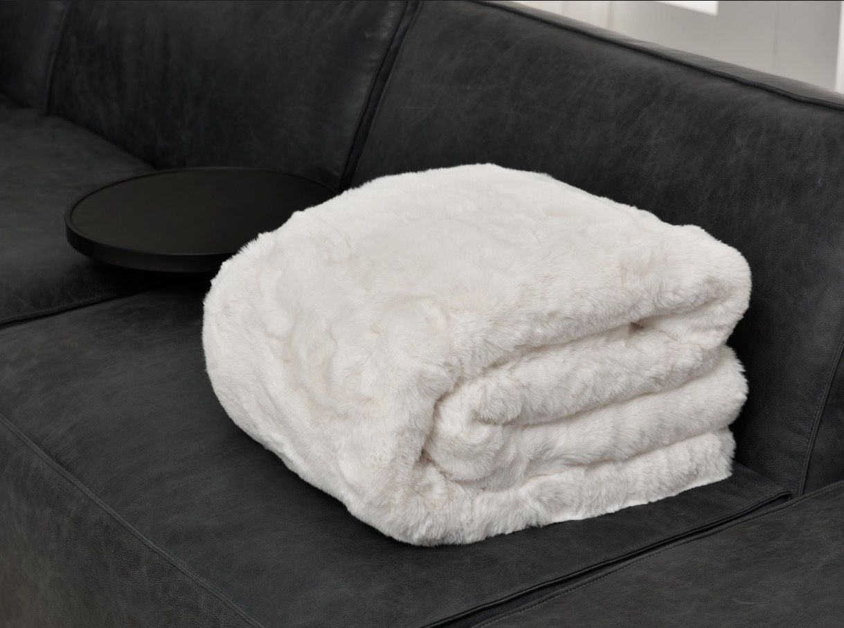 FAUX FUR THROW