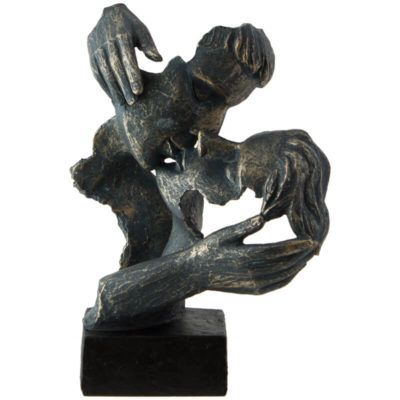 LOVERS KISSING