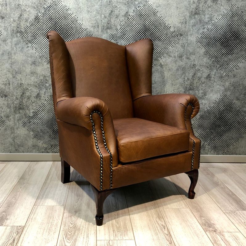 WINGBACK ARM CHAIR  LEATHER PLAIN BACK