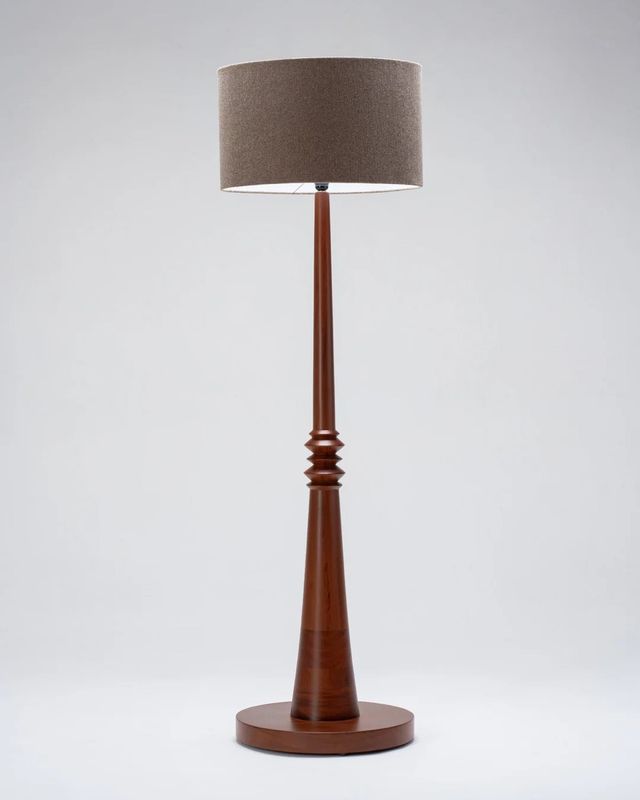 SCULPTURAL FLOOR LAMP