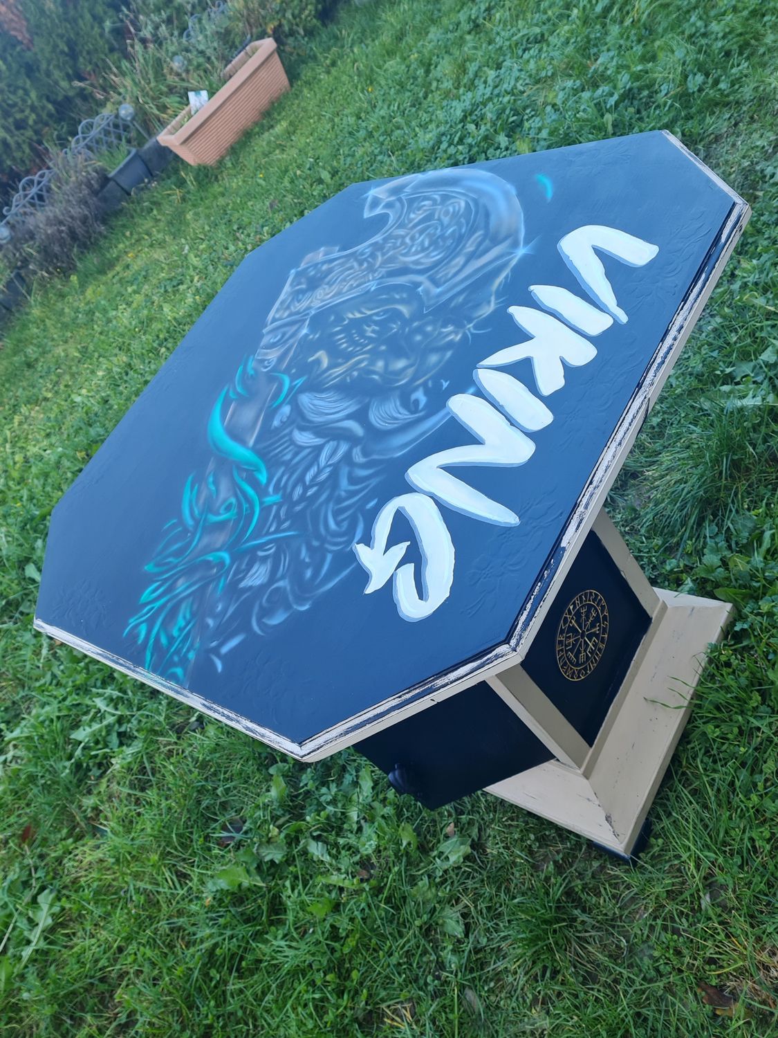 Kleiner Viking Tisch