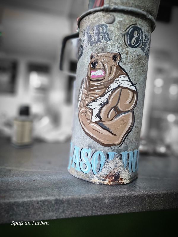 Bear oil can