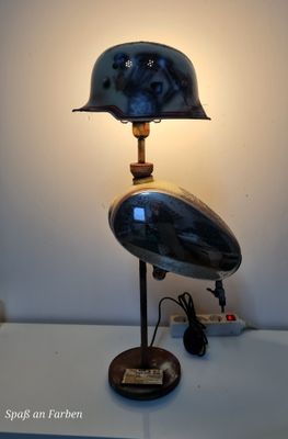 NSU Lampe mit Stahlhelm