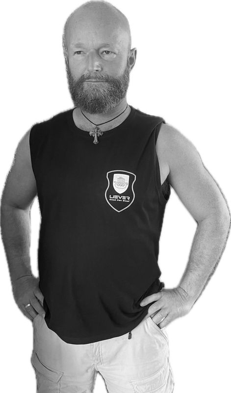 ‘Liever Dood Dan Slaaf®️’ Tanktop 100% Katoen, Zwart met of zonder ‘Wapenschild’ op rug.