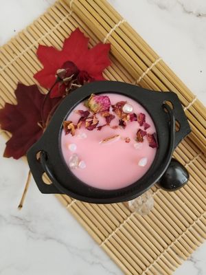 Cauldron Candle - Vampire&#39;s Milk