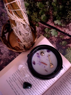 Ceramic Cauldron Candle - Cruel Summer