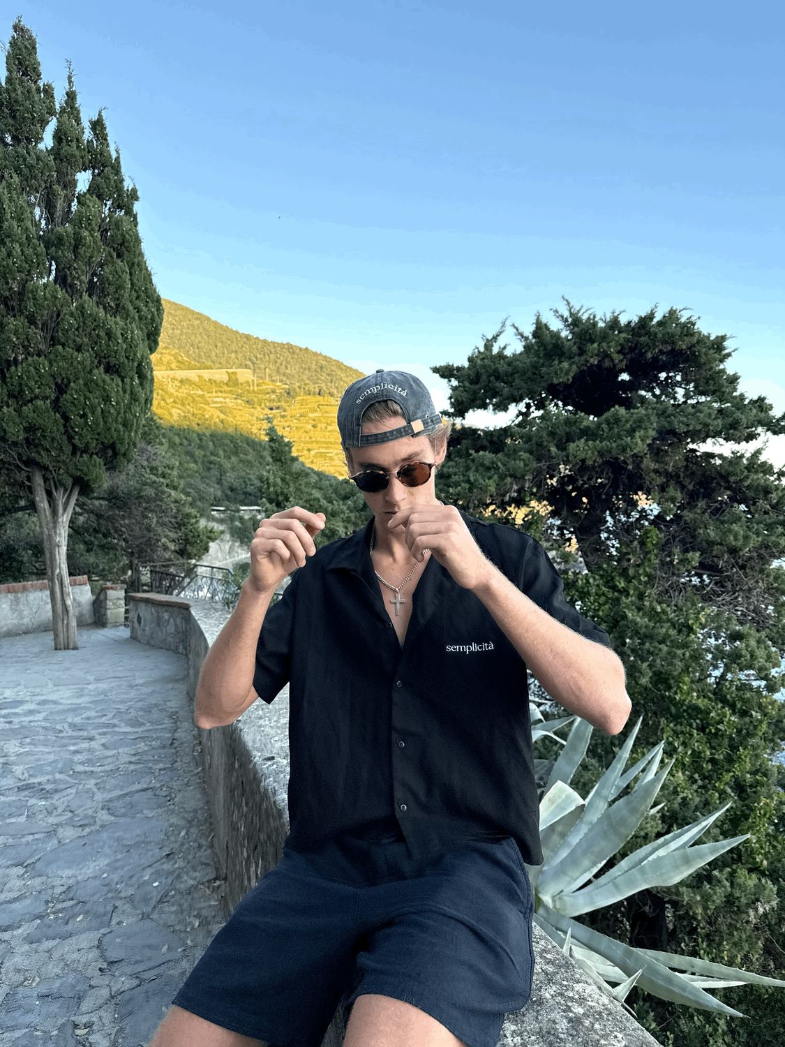 The Amalfi Crop Shirt - Black